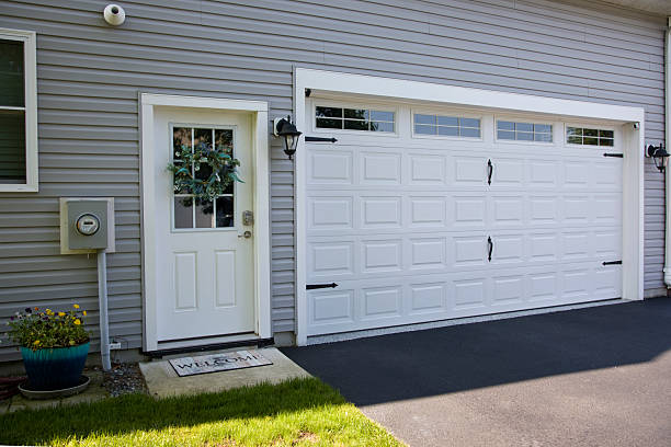 24/7 Emergency Garage Door Panel Replacement experts in Douglas County County, WI